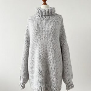 Handgestrickter Oversize Rollkragenpullover Nordwind Hellgrau Größe M-XL – AlteLiebeHamburg