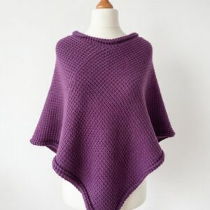 Handgestrickter Poncho Abenddämmerung Pflaume Wollmischung Größe M – AlteLiebeHamburg