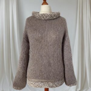 Handgestrickter Rollkragenpullover Dünenruhe Naturbraun Sandton Mohair Einzelstück Größe M – AlteLiebeHamburg