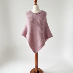 Handgestrickter Poncho Rosentau Altrosa Wollmischung Größe M-L – AlteLiebeHamburg