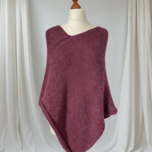 Handgestrickter Poncho Abendrot Bordeaux Merino Größe M-L – AlteLiebeHamburg