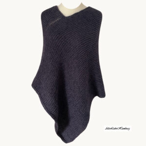 Handgestrickter Poncho in Nachtblau aus Merino und Mohair, AlteLiebeHamburg