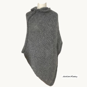Poncho Mittelgrau aus 100% skandinavischer Wolle, Vorderansicht auf Schneiderpuppe, AlteLiebeHamburg